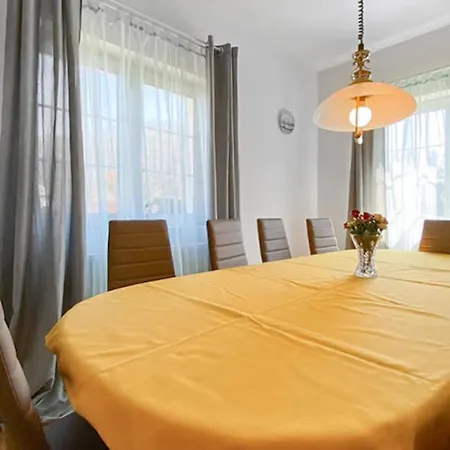 5 Bedroom Cozy In Сasa de vacaciones *